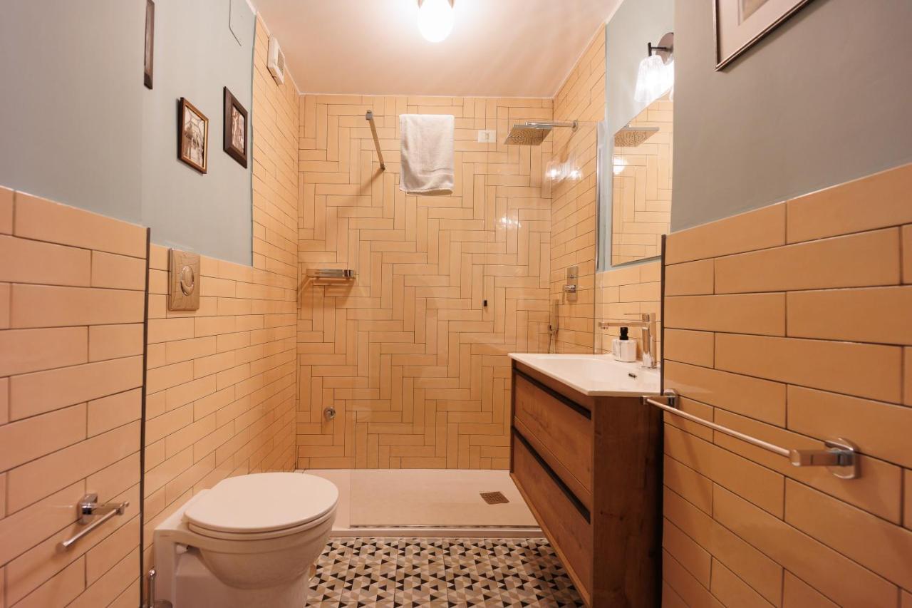 مبيت وإفطار The Bellini House By House In نابولي المظهر الخارجي الصورة