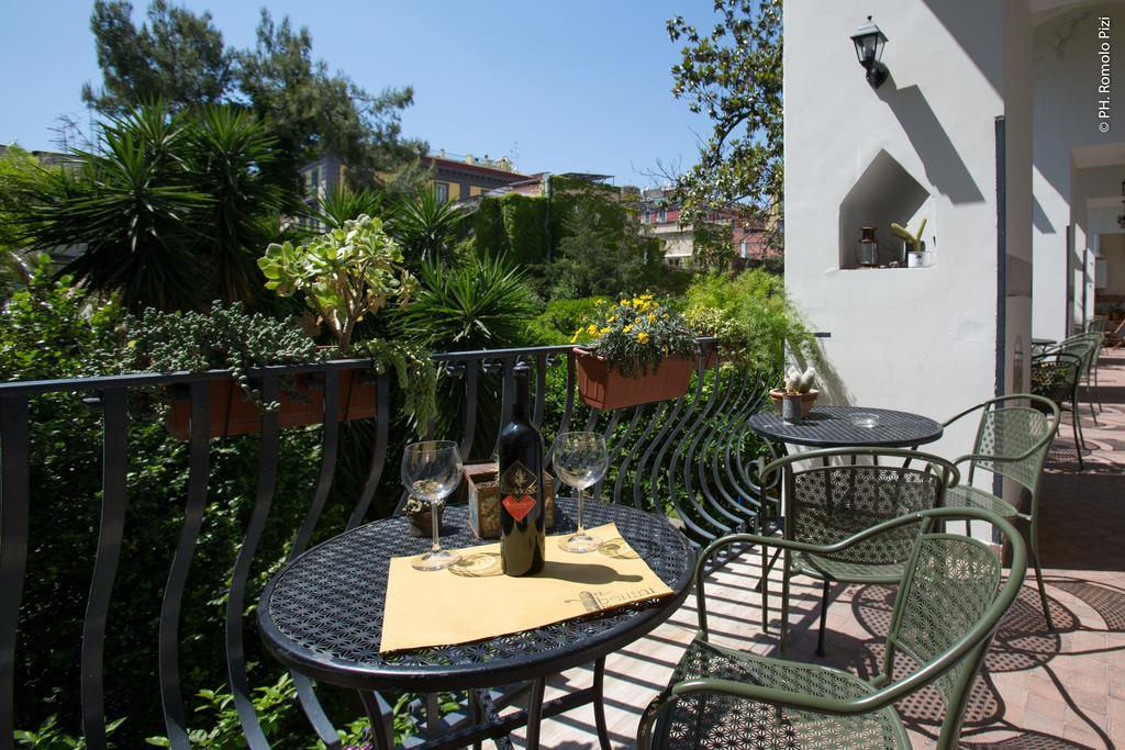 مبيت وإفطار The Bellini House By House In نابولي الغرفة الصورة